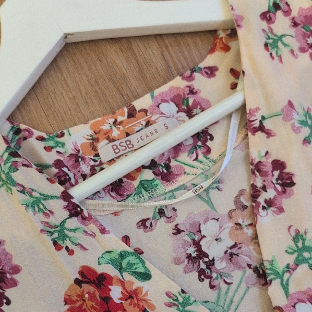 Poshmark Sucks - Picture 3 of 4